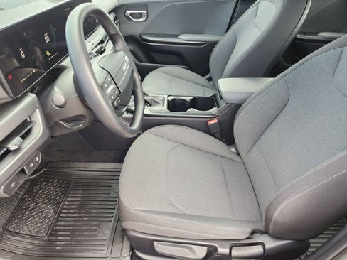 Used 2025 Kia K4 LXS image 16