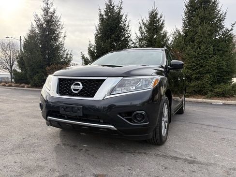 Used 2016 Nissan Pathfinder S image 1