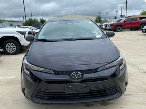Used 2025 Toyota Corolla LE w/ LE Premium Package FWD image 2