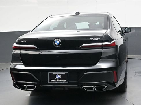 Used 2024 BMW 760i xDrive AWD/4WD image 4