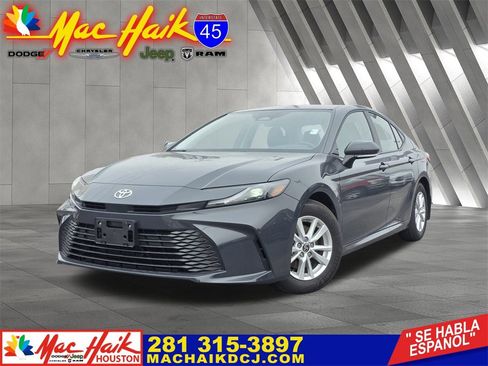 Used 2025 Toyota Camry LE image 1