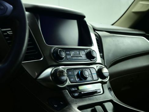 Used 2018 Chevrolet Suburban LT image 55