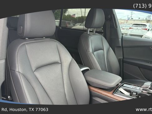 Used 2020 Audi Q8 Prestige w/ Prestige Package image 45