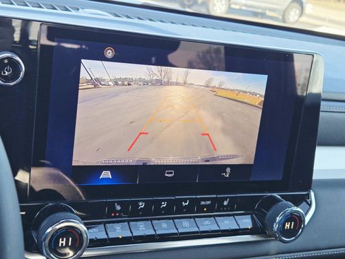 Used 2023 Chevrolet Colorado LT w/ LT Convenience Package II image 28