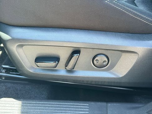 Used 2025 Nissan Rogue SV FWD image 22