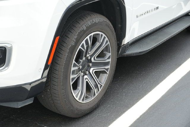 Used 2024 Jeep Wagoneer Series II w/ Flexible Seating Group RWD image 7