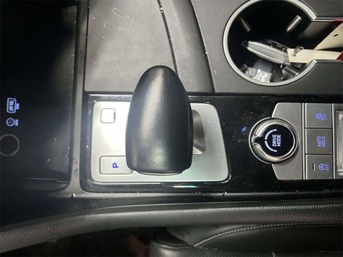 Used 2021 Genesis G70 2.0T image 16