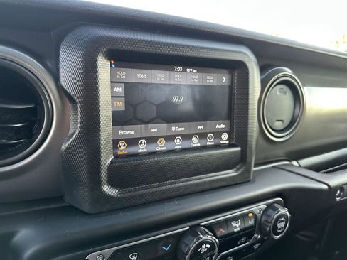 Used 2023 Jeep Gladiator Sport image 29