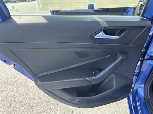 Used 2024 Volkswagen Jetta SE FWD image 14