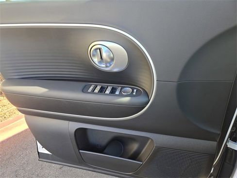 New 2026 Hyundai Ioniq 9 SE image 16