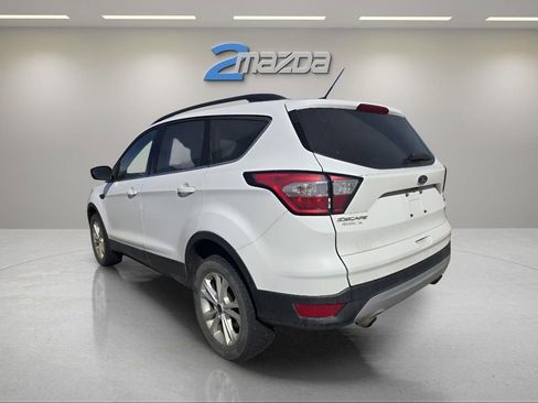 Used 2018 Ford Escape SE image 3
