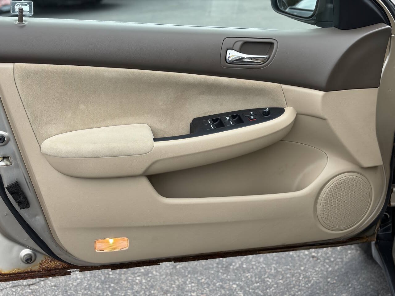 Used 2005 Honda Accord LX image 9