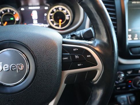 Used 2018 Jeep Cherokee Limited image 30