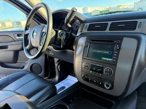 Used 2010 Chevrolet Avalanche LT w/ Luxury Package image 30