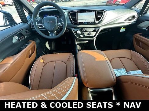New 2026 Chrysler Pacifica Pinnacle image 3