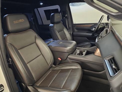 Used 2022 Chevrolet Suburban High Country w/ LPO, Illumination Package AWD/4WD image 24
