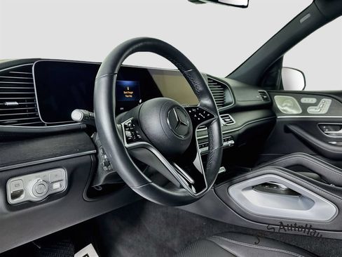 Used 2025 Mercedes-Benz GLS 450 4MATIC image 9