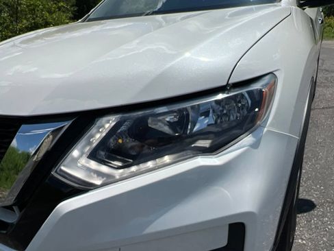 Used 2017 Nissan Rogue SV FWD image 10