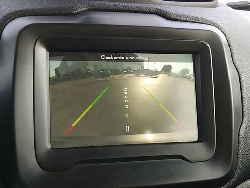 Used 2018 Jeep Renegade Altitude w/ Popular Equipment Group FWD image 19