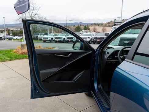 Certified 2025 Kia Niro EX image 15