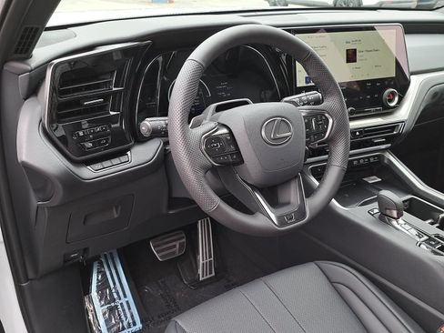 Used 2026 Lexus TX 500h AWD w/ Technology Package image 18