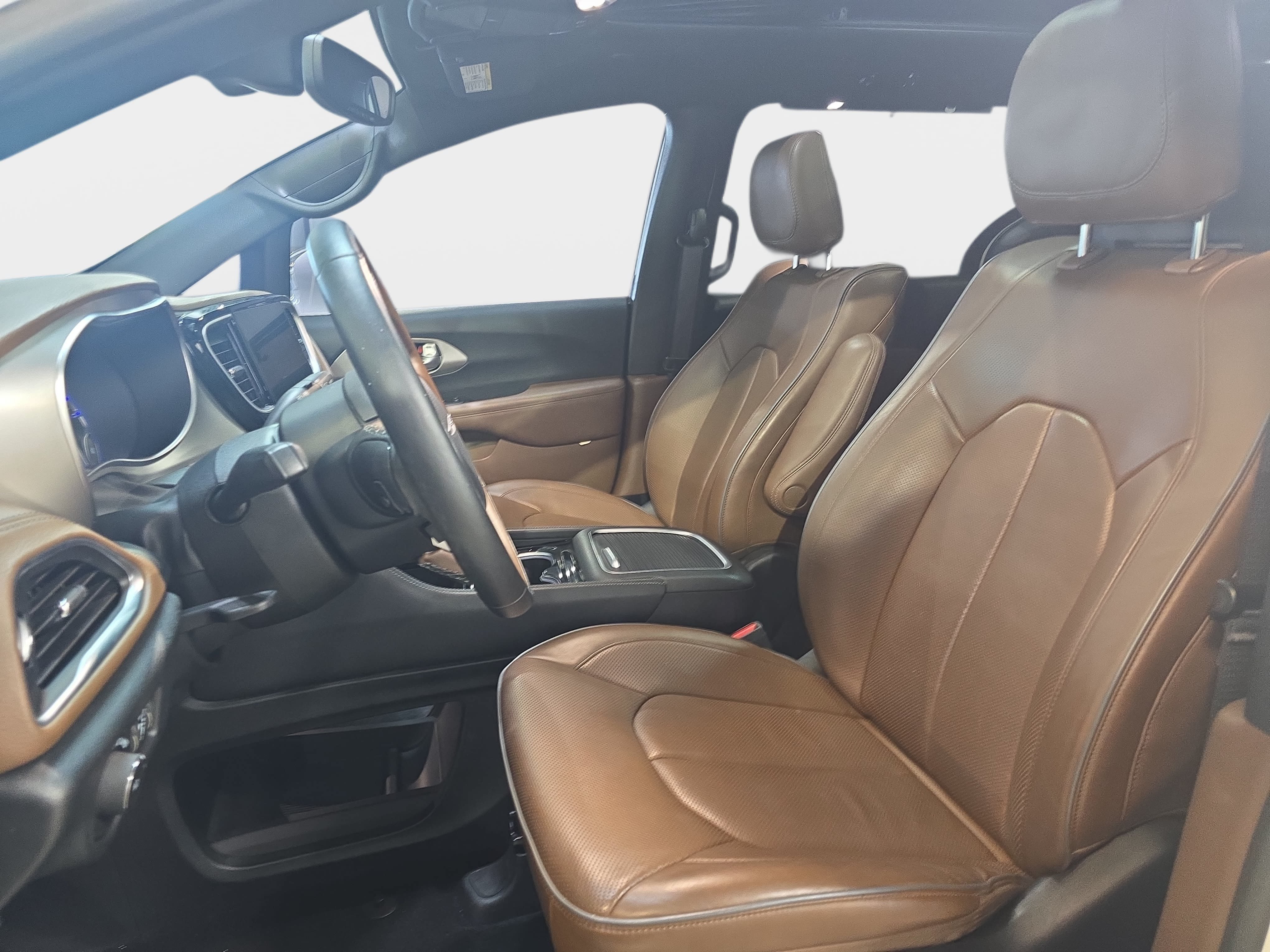 Used 2021 Chrysler Pacifica Limited w/ Uconnect Theater Family Group AWD/4WD image 12