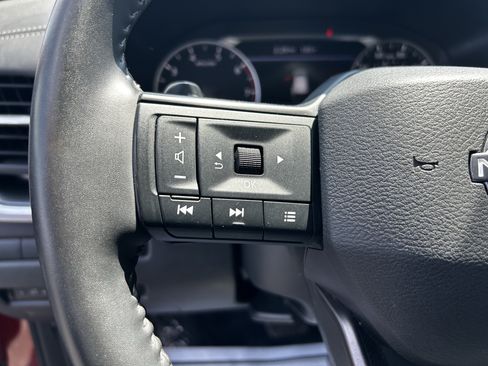 Used 2025 Nissan Rogue SV AWD/4WD image 27
