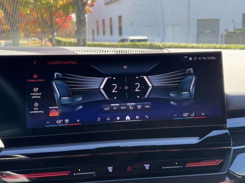 Certified 2025 BMW 530i xDrive w/ Premium Package image 29