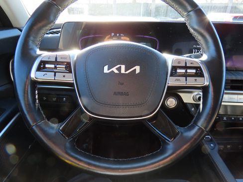 Used 2023 Kia Telluride EX w/ EX Captain's Chair Package image 29