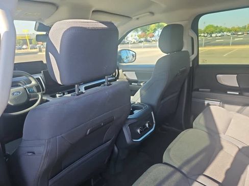 Used 2025 Ford Expedition Active RWD image 13