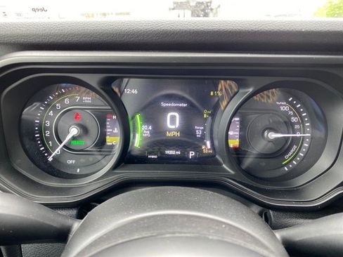 Used 2024 Jeep Wrangler Unlimited AWD/4WD image 21