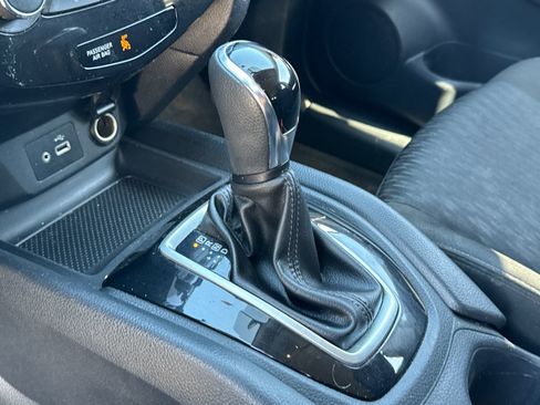Used 2018 Nissan Rogue S FWD image 15