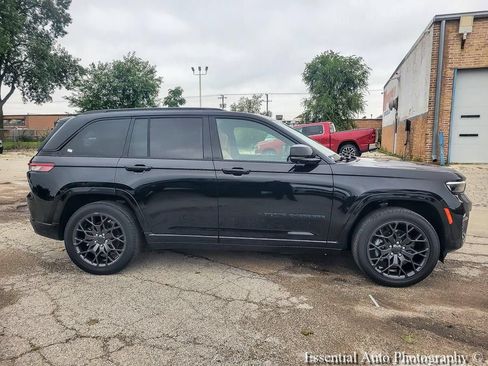 Used 2023 Jeep Grand Cherokee Summit w/ High Altitude Package AWD/4WD image 15