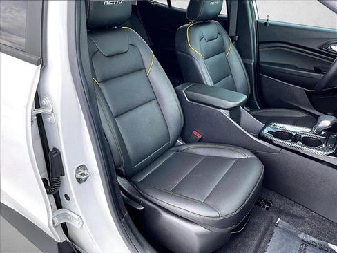 Used 2024 Chevrolet Trax ACTIV w/ Sunroof Package FWD image 9