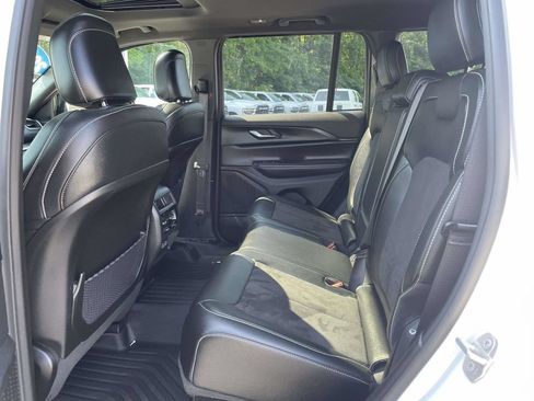 Used 2024 Jeep Grand Cherokee Altitude AWD/4WD image 20