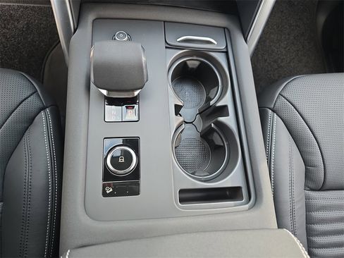 New 2026 Land Rover Discovery Limited Edition image 27