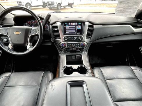 Used 2019 Chevrolet Tahoe LT w/ Luxury Package AWD/4WD image 16