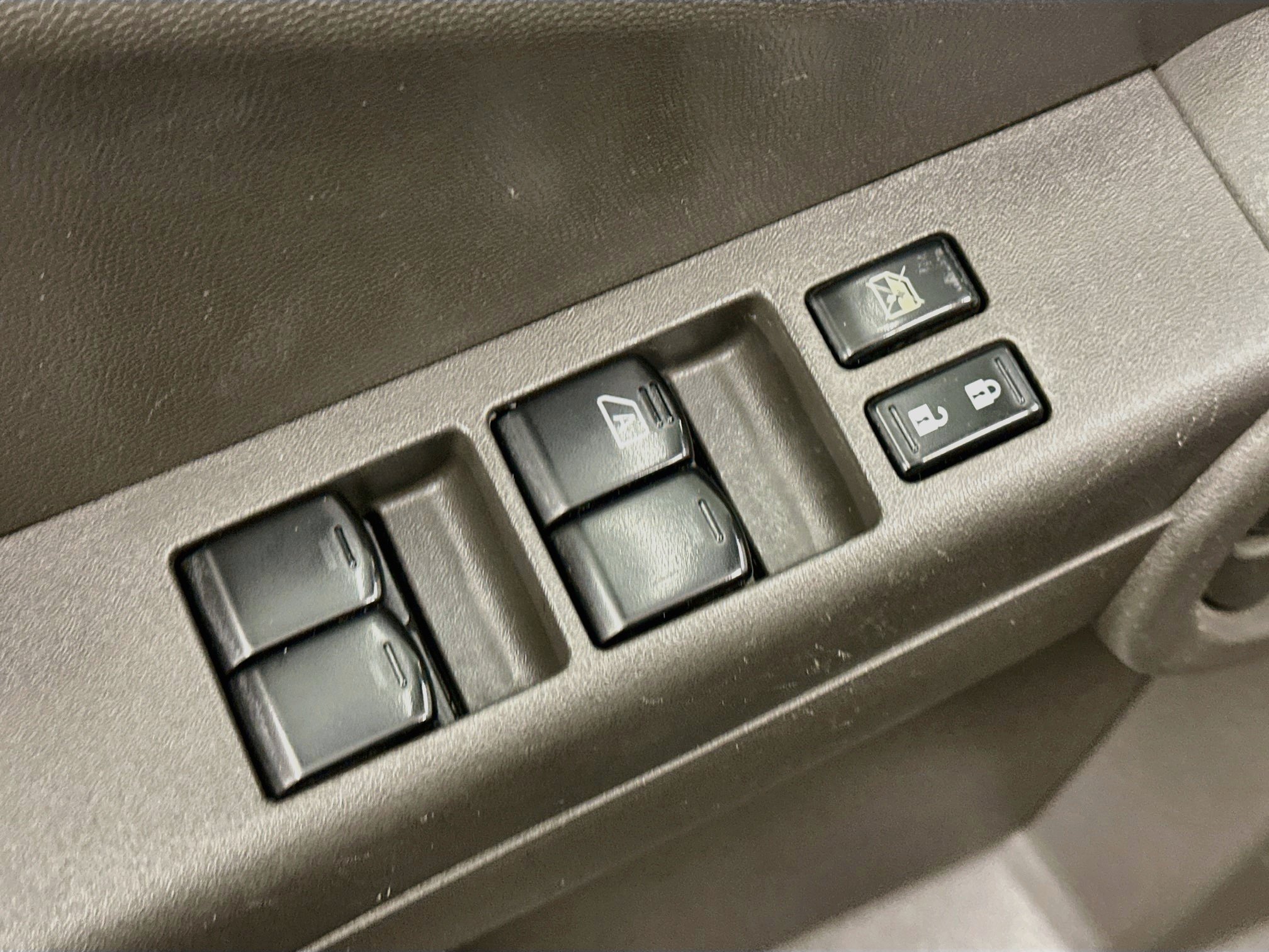 Used 2014 Nissan Xterra PRO-4X w/ Pro-4x Leather Package AWD/4WD image 15