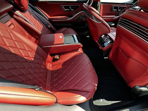 Certified 2025 Mercedes-Benz S 580 4MATIC Sedan image 18
