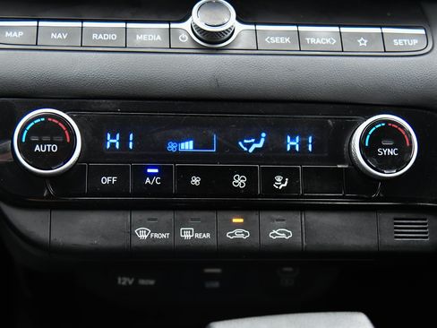 Used 2024 Hyundai Elantra SEL image 24