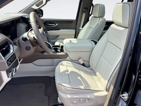 Used 2025 GMC Yukon Denali w/ Sun & Power Step Package AWD/4WD image 11