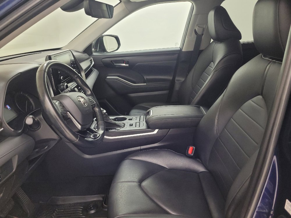 Used 2021 Toyota Highlander XLE AWD/4WD image 17