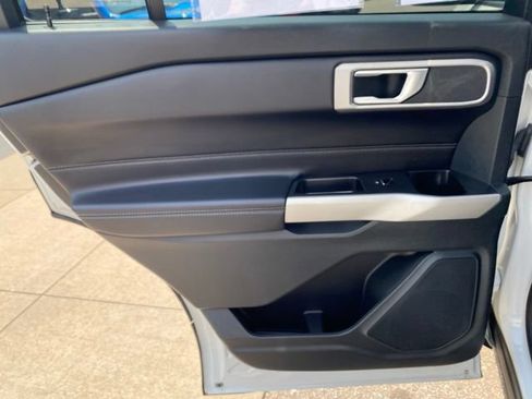 Used 2021 Ford Explorer XLT w/ Equipment Group 202A AWD/4WD image 23
