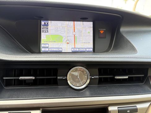 Used 2013 Lexus ES 350 Base 4dr Sedan w/ Premium Pkg image 20