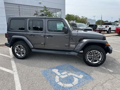 Used 2019 Jeep Wrangler Unlimited Sahara image 35