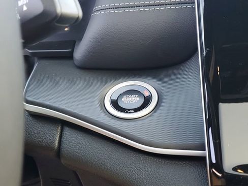 New 2025 Jeep Grand Cherokee Altitude image 9