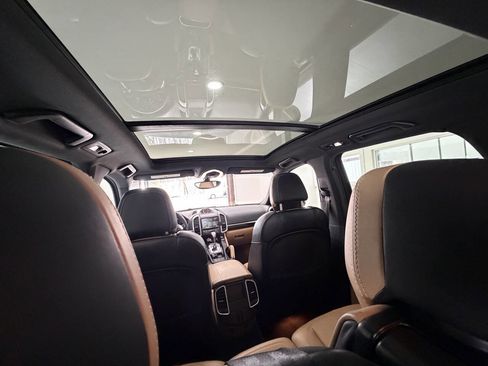 Used 2014 Porsche Cayenne Platinum Edition image 14