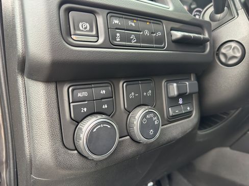 Used 2021 Chevrolet Tahoe Premier w/ Premium Package image 18