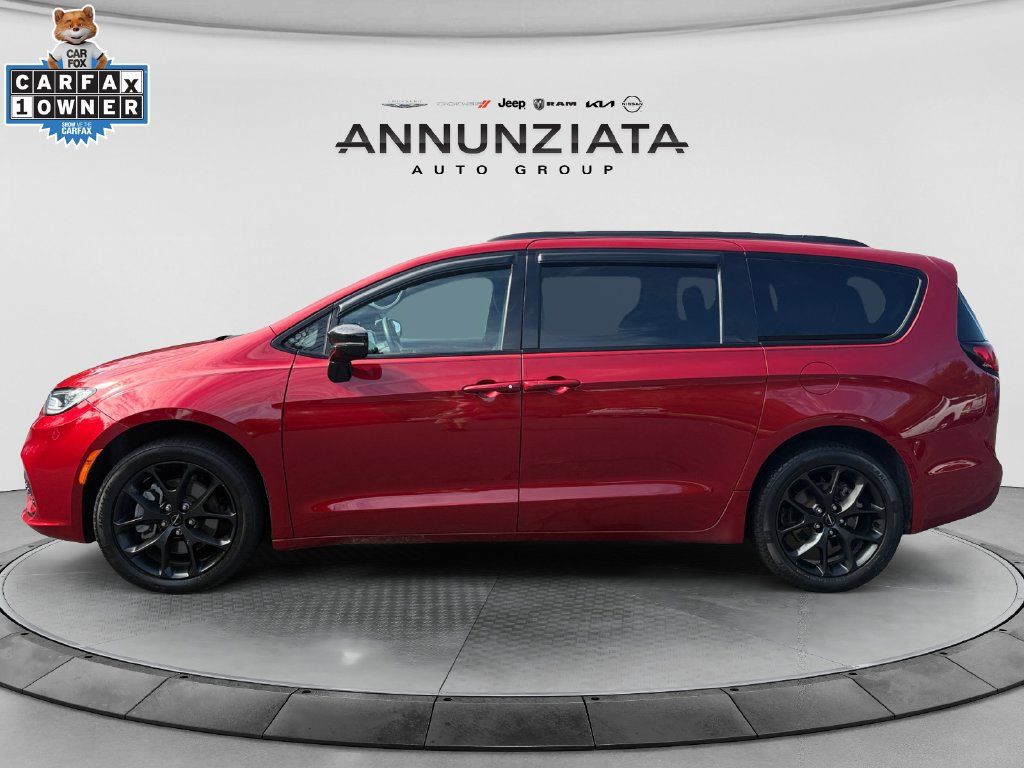 Used 2024 Chrysler Pacifica Touring-L w/ S Appearance Package AWD/4WD image 2