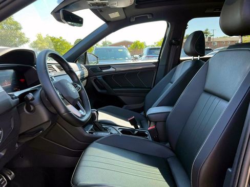 Used 2022 Volkswagen Tiguan SE R-Line image 16